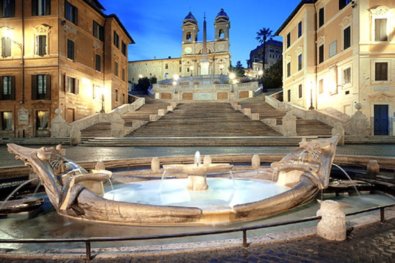 Passeggiate per i luoghi simbolo della Roma rinascimentale e barocca: la fontana di Trevi, piazza di Spagna, piazza Navona, la Villa della Farnesina...