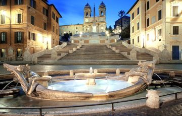 Walking tours through to the main places of Renaissance and Baroque Rome: the Trevi Fountain, the Spanish Steps, Piazza Navona, Villa Farnesina...